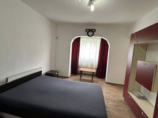 De inchiriat garsoniera cu balcon,mobilata și utilata Pret 800lei/luna