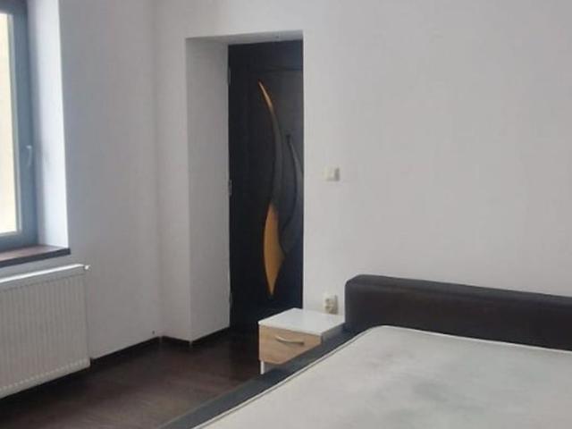 De inchiriat Garsoniera decomandata la casa zona Colinei