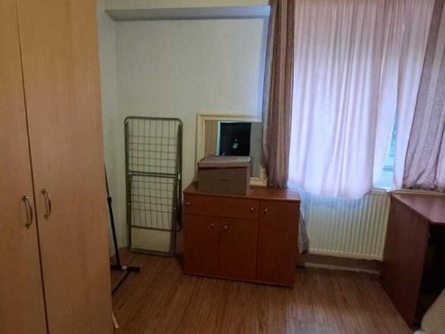 De Inchiriat Garsoniera in spate la Hotel Ramada