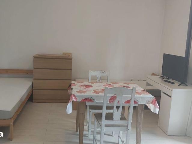 De inchiriat garsoniera langa UMF