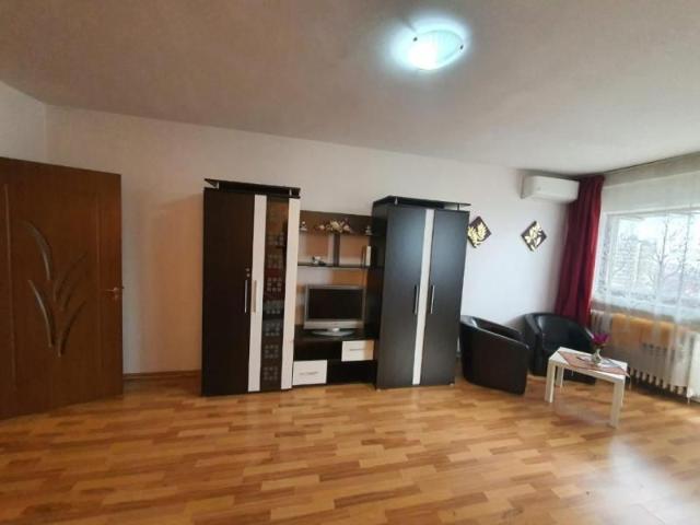 De inchiriat Garsoniera situata in zona Cetate. Pret inchiriere: 1300 Lei/luna