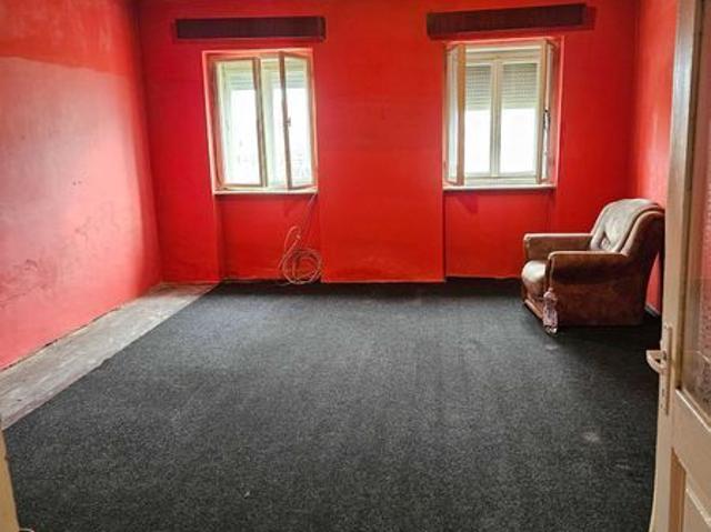De inchiriat locuinta unifamiliala cu curte si gradina