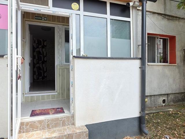 DE ÎNCHIRIAT Spațiu comercial cu 1 cameră, parter, zona GARĂ