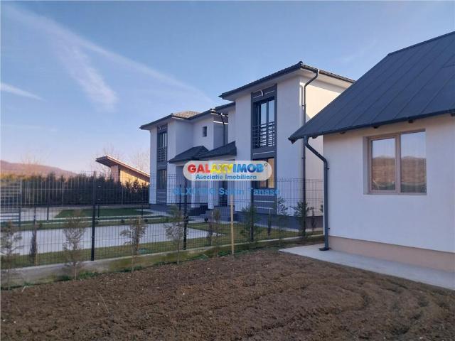 de inchiriat vila moderna stefanesti. curte si terasa amenajata