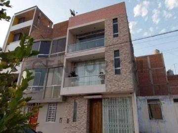 ¡De OCASIÓN! Se vende Casa de 4 pisos frente a parque a precio de Departamento