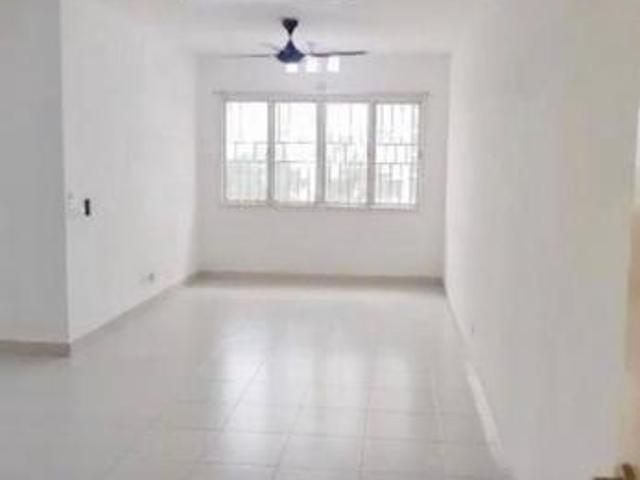 De Palma Apartment Setia Alam Corner Unit for sale low floor