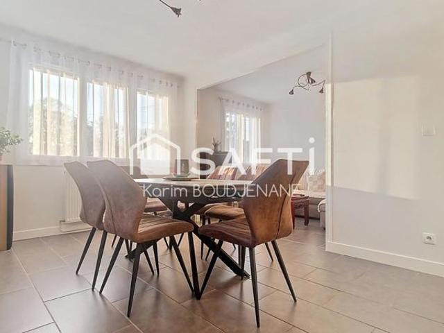 De plain pied surelevé, 2 chambres, sous sol total