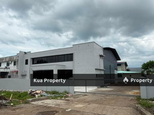Demak Laut semi D warehouse For Rent!