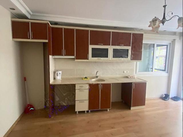 DEMET ORDU CADDESİ DİBİ 1+1 YÜKSEK GİRİŞ YAPILI SATILIK DAİRE.