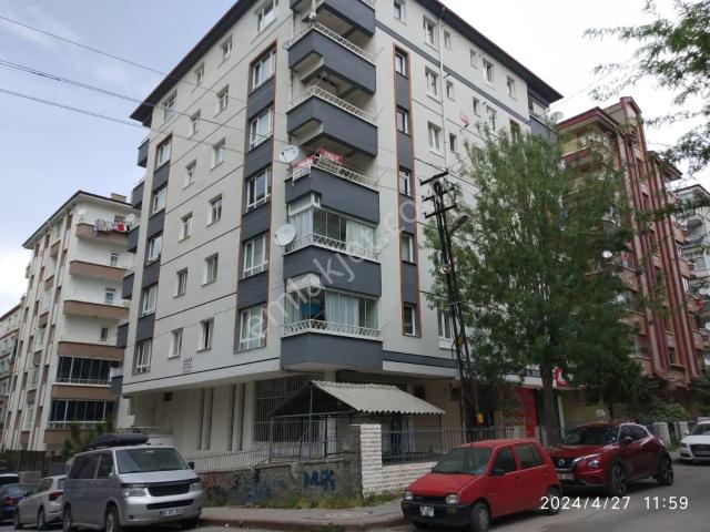 Demetevler Metrosuna Yakın 3+1 Asansörlü Ön Cephe Kombili Yapılı Krediye Uygun Satılık Daire