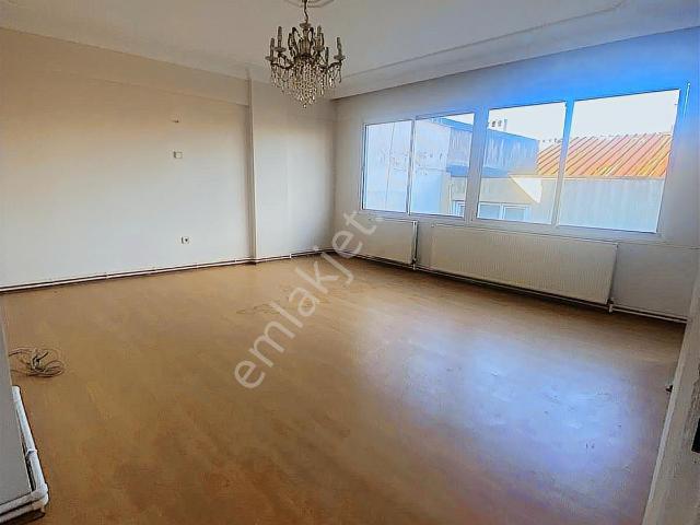 Demetten Yeşilyurt Postaneye Yakın 3+1 Doğalgazlı Kiralık Daire