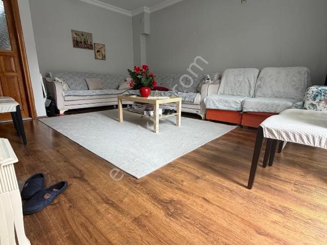 Demetten Bahar Mahallesinde 2+1 Kapalı Mutfak Arakat Satılık.