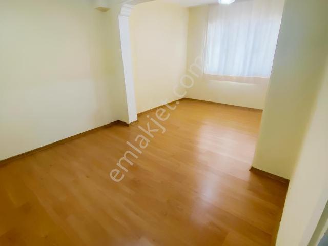 Demetten Bozyaka Pazar Yakını 2+1 Giriş Katı Kiralık Daire.