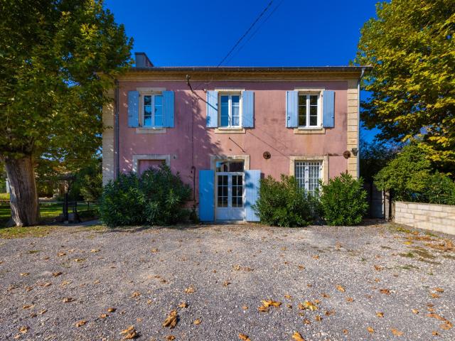 Demeure atypique: ancienne gare rénovée 136 m2 sur 2 177 m2. 136m² Vic le Fesq