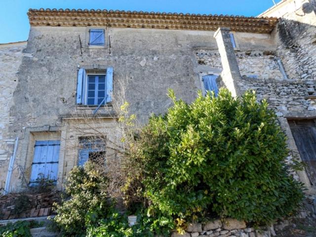 Demeure à restaurer de 235 m² avec cour de 46 m²
