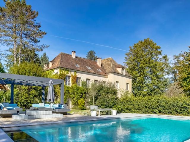 Demeure ancienne de 600 m² avec piscine