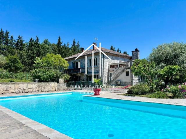 Demeure Ardéchoise avec piscine