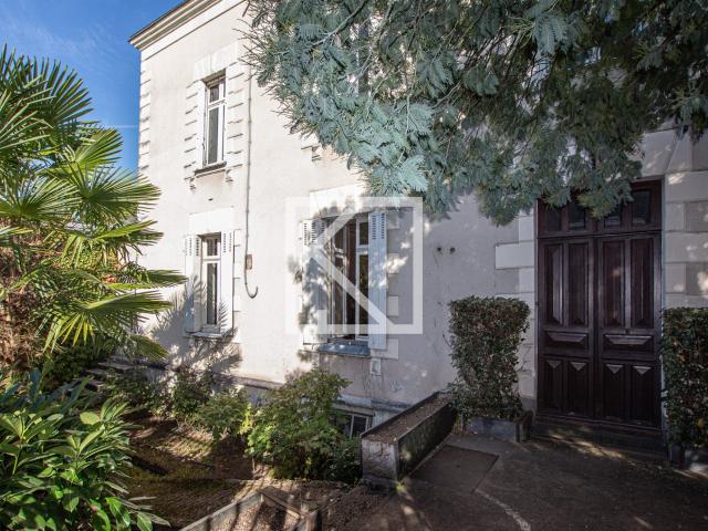 Demeure Bourgeoise Avec Son Parc Arboré 242m² Candé