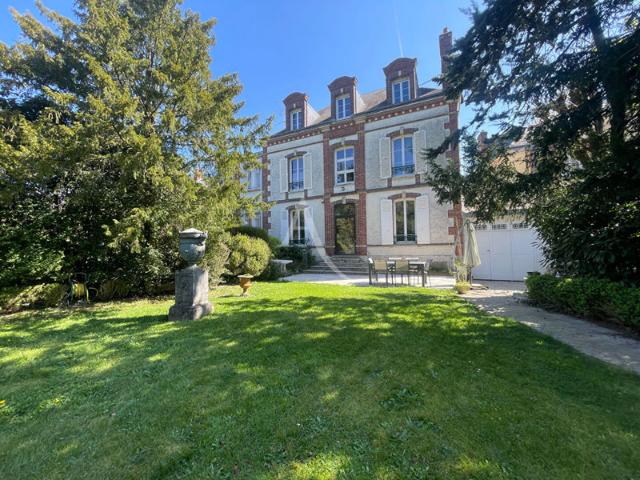 Demeure Bourgeoise Secteur Prisé Chartres 300m²
