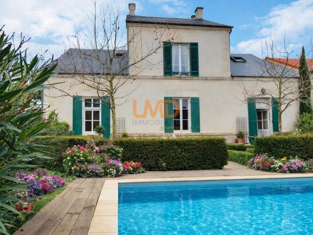 Demeure Bourgeoise St Jean d'Angely 217m² Saint Jean d'Angély