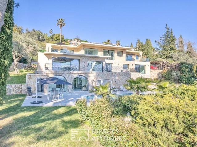 Demeure contemporaine à Mougins avec vue mer