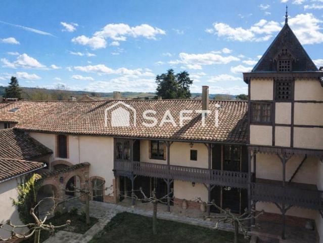 Demeure du XVIème siècle au coeur du village
