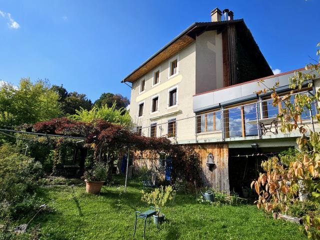 Demeure d’Exception aux Portes de la Suisse: Ancien Hôtel Particulier de 300 m2 face au Doubs