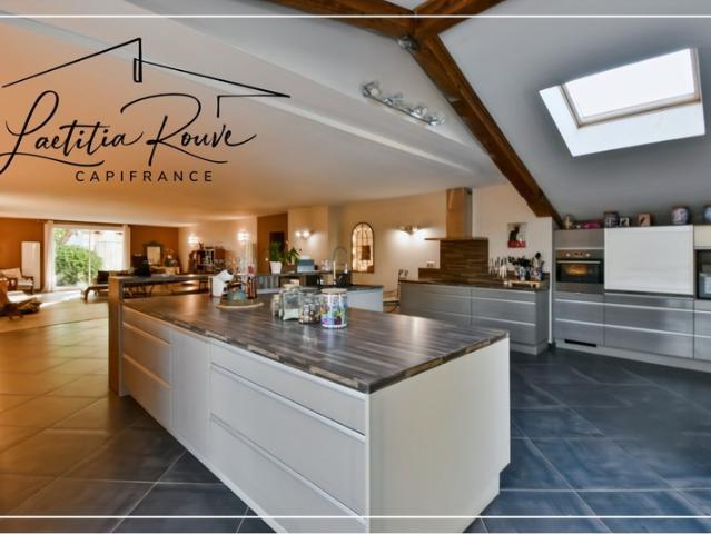 Demeure d’exception en pierre 370 m² habitable, Piscine, Pool house, Dépendances, Parc 3 ha avec lac À 25 min d’Agen