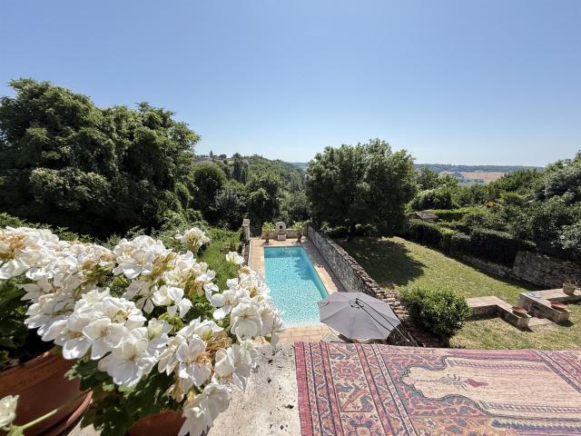Demeure de caractère au cœur d’un village charmant 430m² Castelnau Montratier