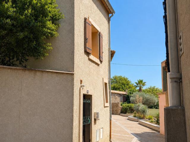 Demeure de caractère au cœur de Lézignan Corbières avec patio privatif – 217 m² habitables