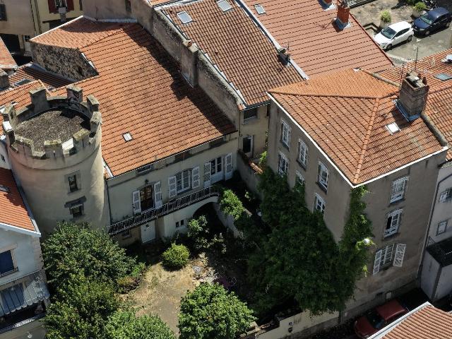 DEMEURE DE CARACTERE AU COEUR DE PLUSIEURS SIECLES D'HISTOIRE
