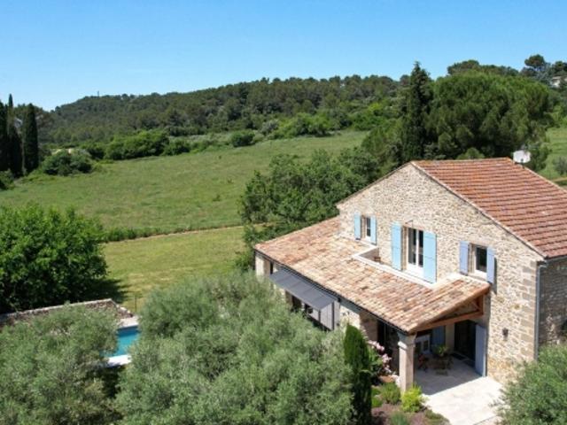 Demeure de caractère avec jardin et piscine à 3,5 km d'Uzès