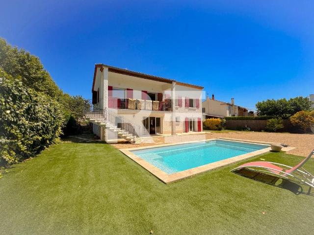Demeure De Caractère Avec Piscine Et Grande Dépendance 207m² Vallabrègues
