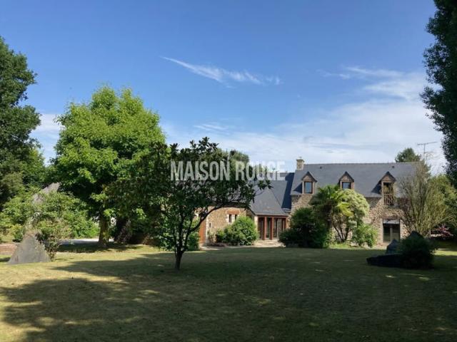 Demeure de caractère avec piscine intérieure, à 10 km des plages