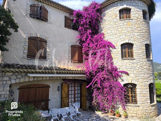 Demeure de caractère avec tourelle et piscine 413 m² Draguignan