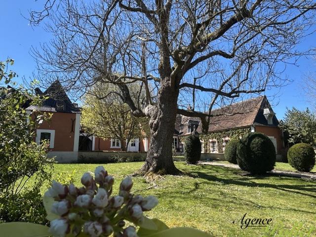 Demeure de caractère, dépendance, jardin clos, rivière 280m² Aubigny sur Nère