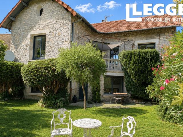 Demeure de caractère des années 30 avec piscine et appartement indépendant au cœur de Vaison la Romaine