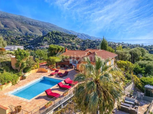 Demeure de caractère du Xix siècle avec vue Mer panoramique. 335m² Menton