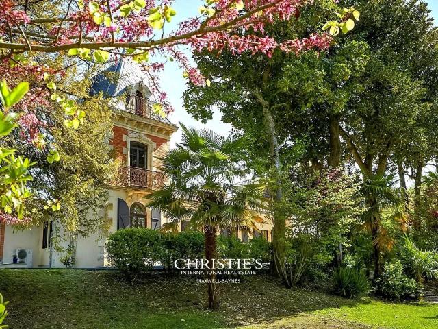 Demeure de caractère du XVIIIe au coeur de l'Albret 248m² Mézin