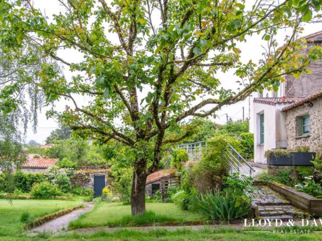 Demeure de caractère — Gîte en activité clé en main — 30