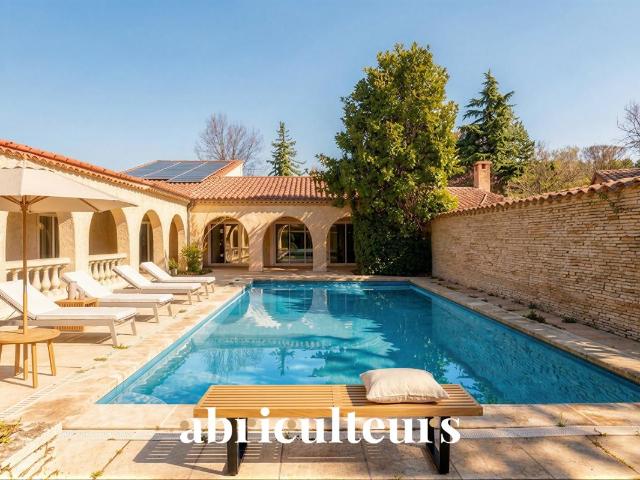 Demeure de Caractère Rénovée 245 m² avec piscine en vente à Fuveau 13710