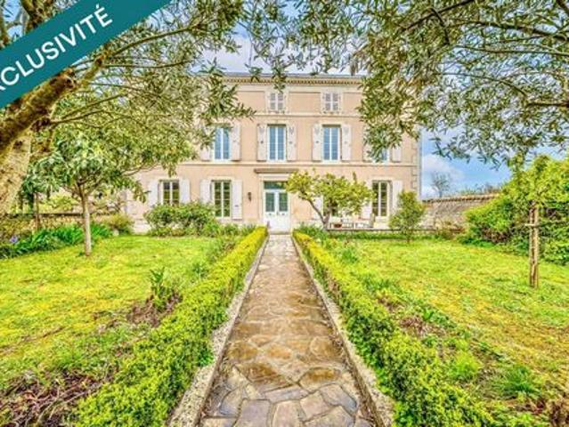DEMEURE DE CHARME AVEC DÉPENDANCES AU COEUR DE CHAURAY