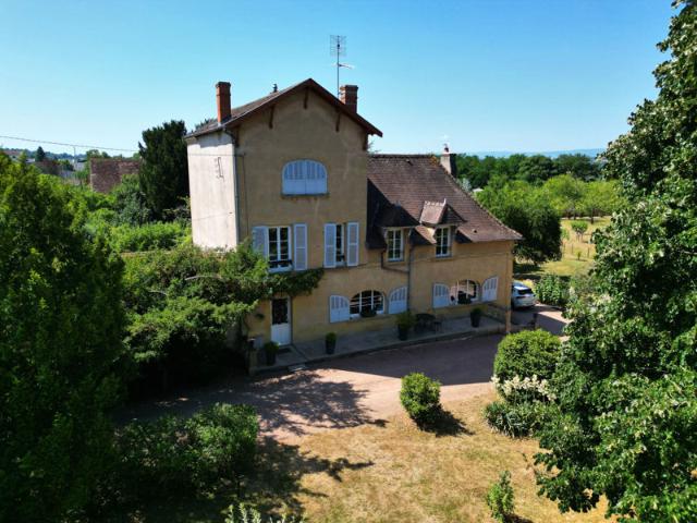 Demeure de charme en pierre de taille de plus de 270 m2 habi