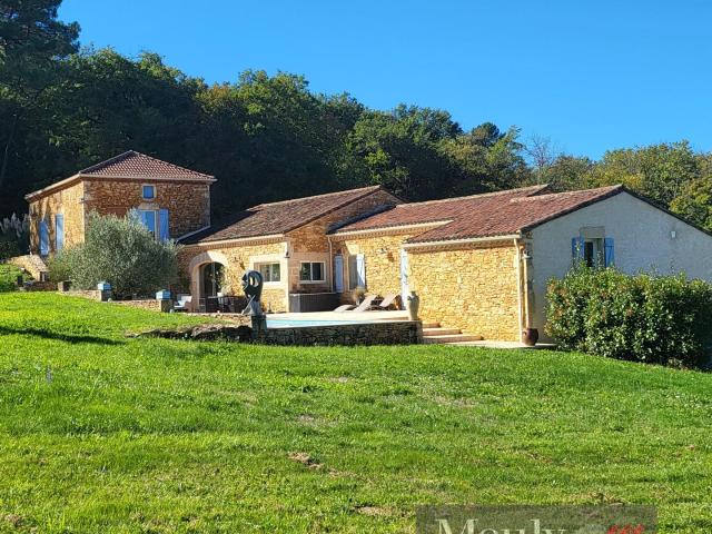 Demeure De Charme Entouree De Grandes Prairies 210m² Puy l'Evêque
