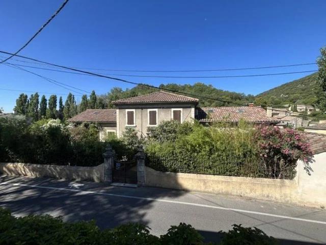 Demeure de charme Saint Montan Ardeche 5 chambres et 2 gites