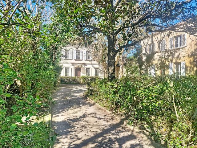 Demeure de prestige Avignon 9 pièce s 265 m2 plus garage et dép
