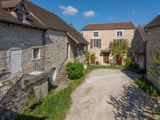 L'art de vivre en Bourgogne, dans une propriété de caractère. 271m² Mercurey