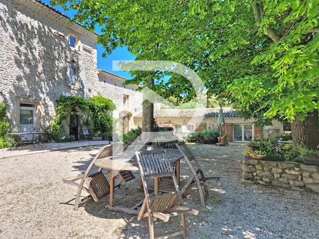 Demeure de prestige à vendre proche Grignan 15 pièce s 400 m2