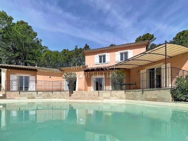 Demeure de Prestige de 350 m² – Beaux Volumes et Terrain d'un Hectare avec Vue Panoramique