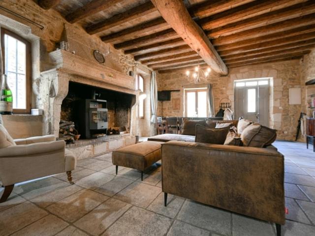Demeure de village du XVIIIe de 190 m² avec toit terrasse